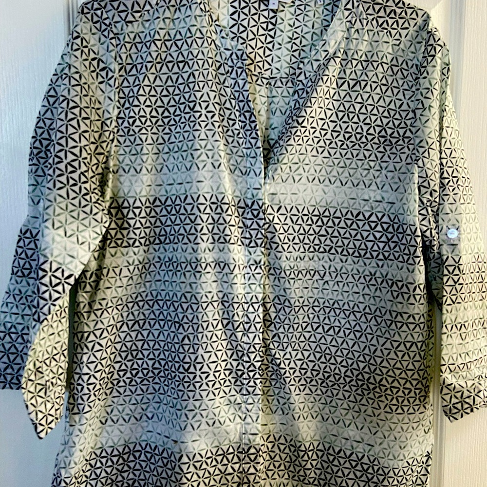 Foxcroft button down shirt. Tab sleeves. Lightweight 100% cotton